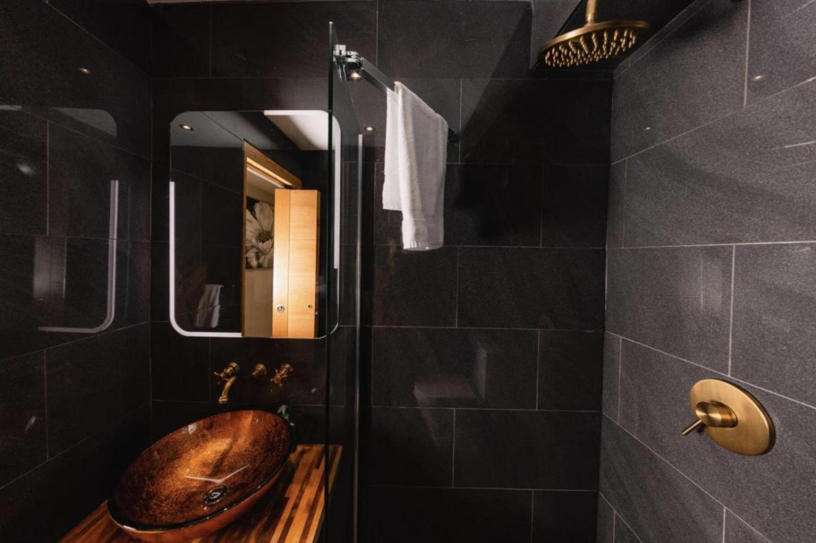 Superb Luxury Apartment By Canal - Central Εδιμβούργο Εξωτερικό φωτογραφία